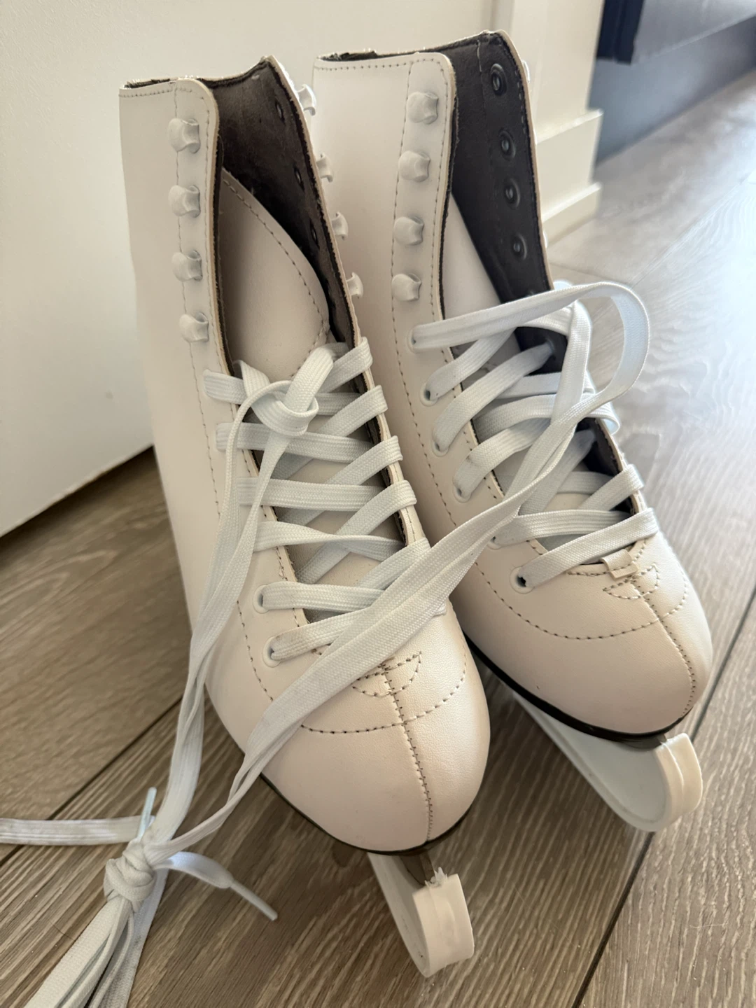 White Figure Ice Skates - photo 2