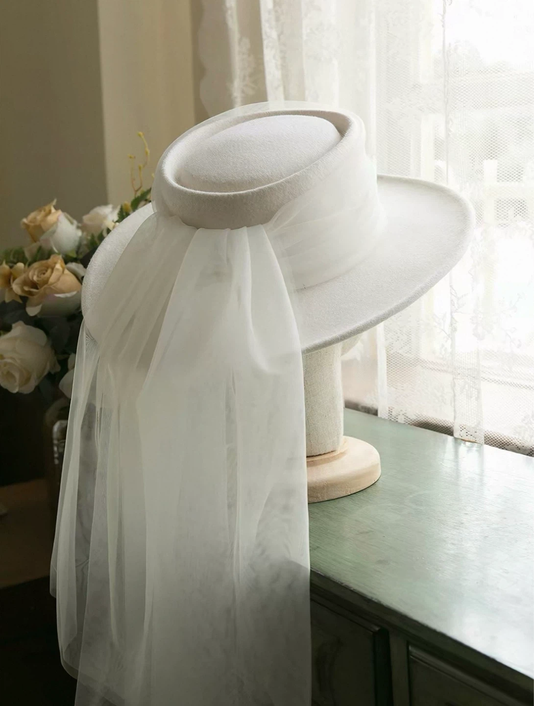 Chic Wool Bridal Hat with Veil — Preloved