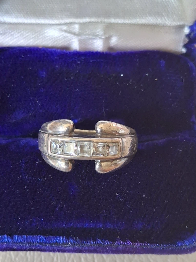 Silver ring with stones (stamped 925)
