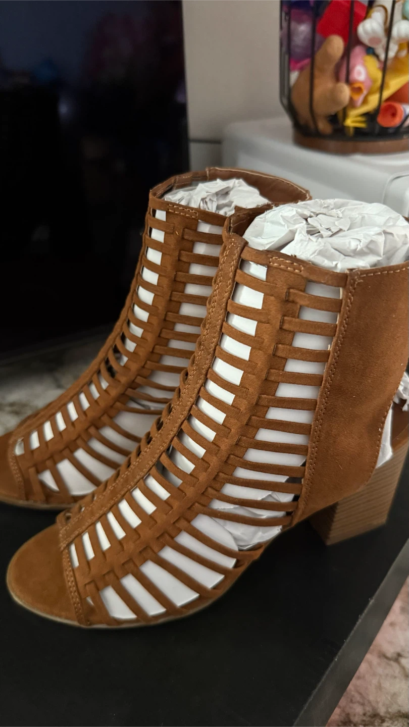 New Brown Lace-Up Gladiator Heels size 7 check more pictures