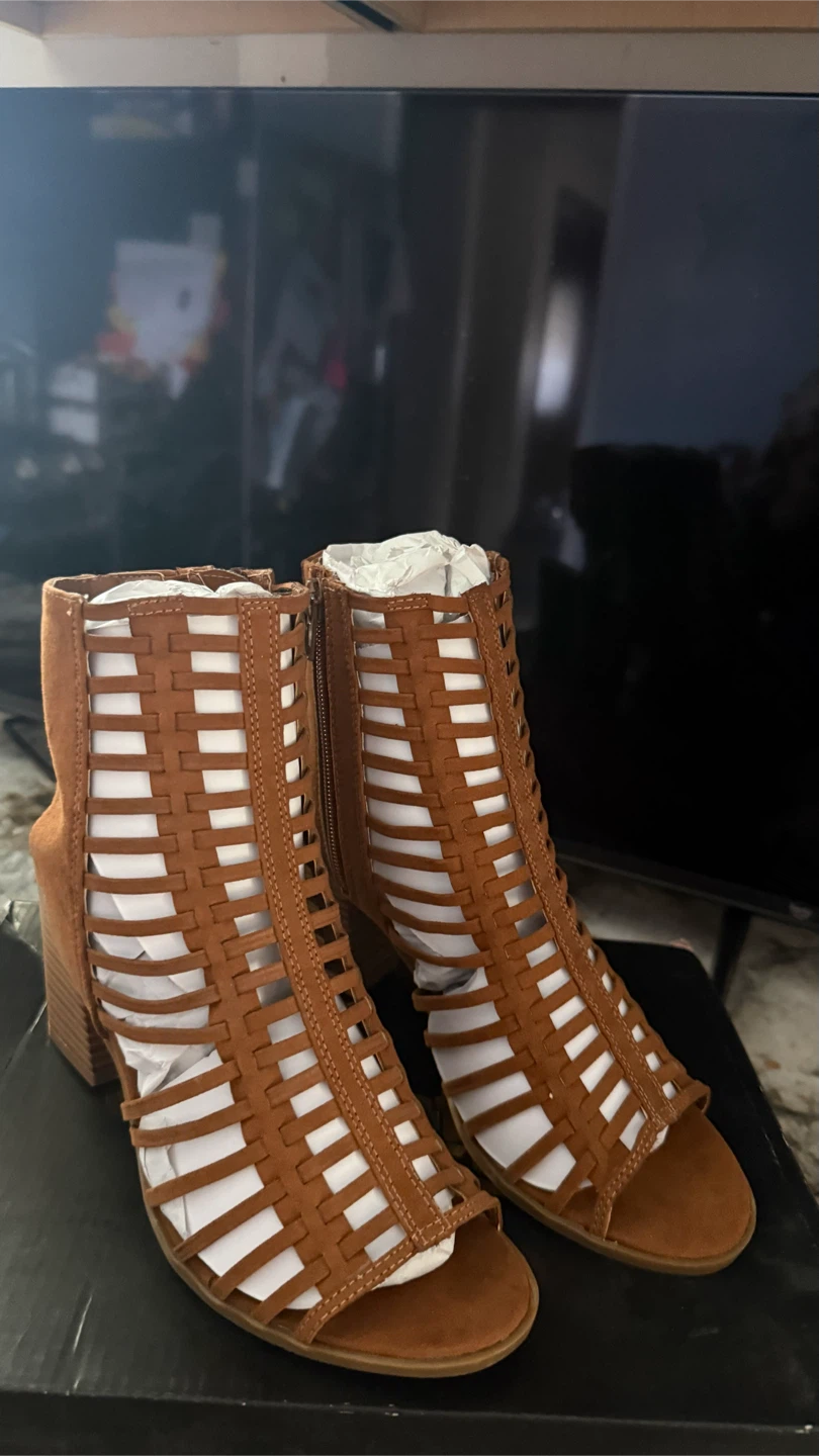 New Brown Lace-Up Gladiator Heels size 7 check more pictures - photo 3