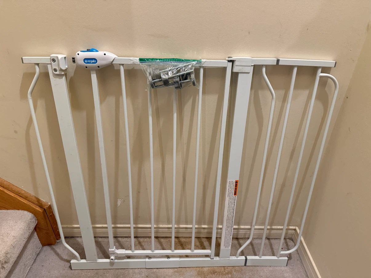 Regalo Wall-Safe Extra Wide Safety Gate