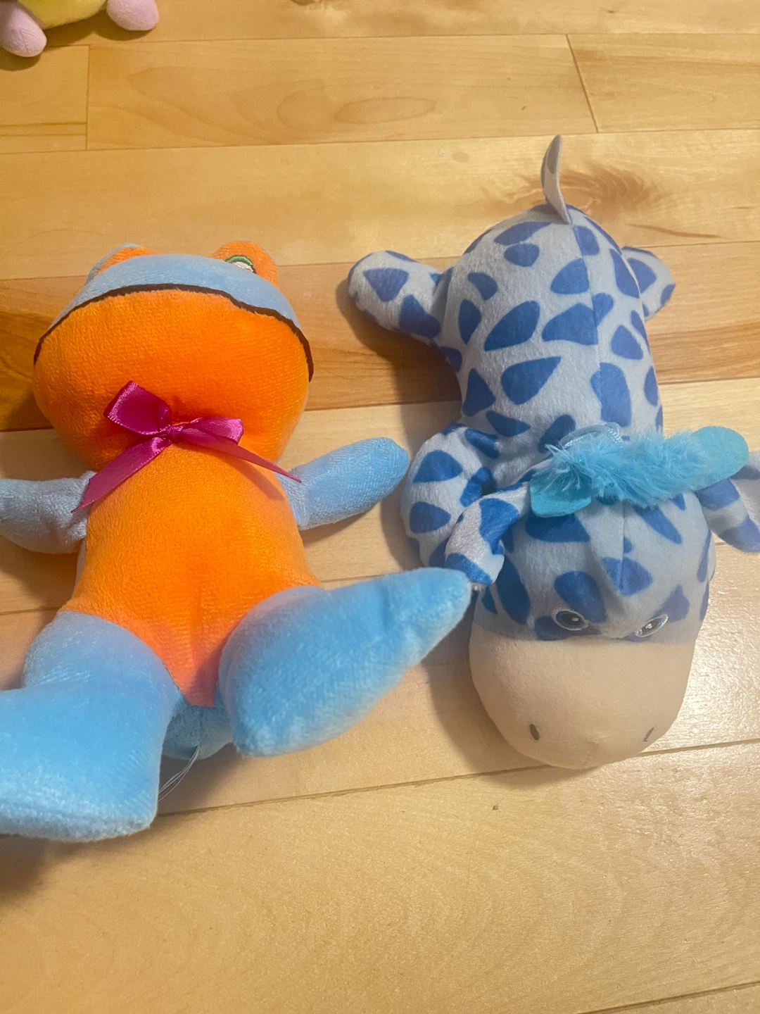 Plush Frog and Giraffe Stuffed Animals