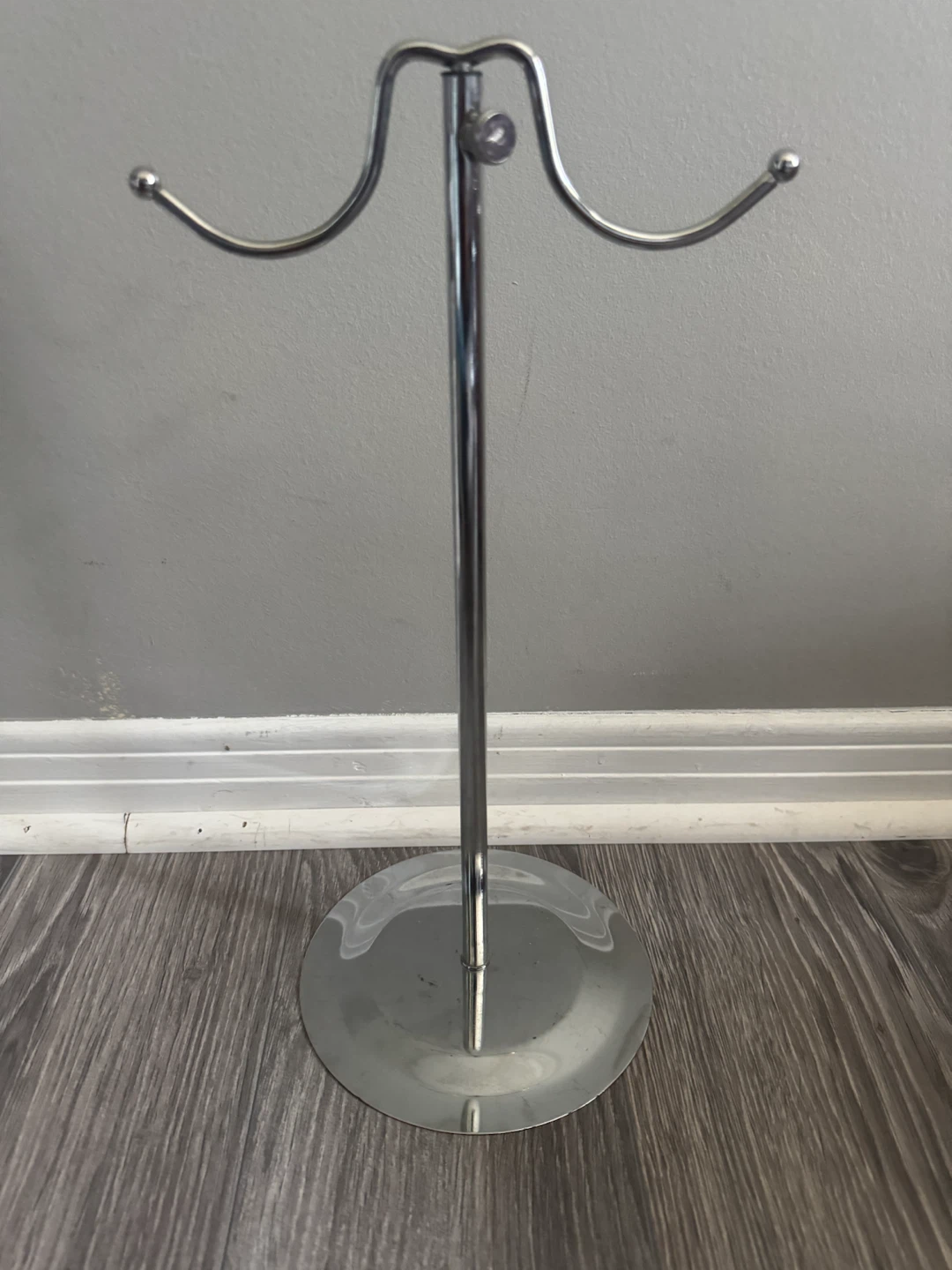 Silver Metal Handbag Display Stand