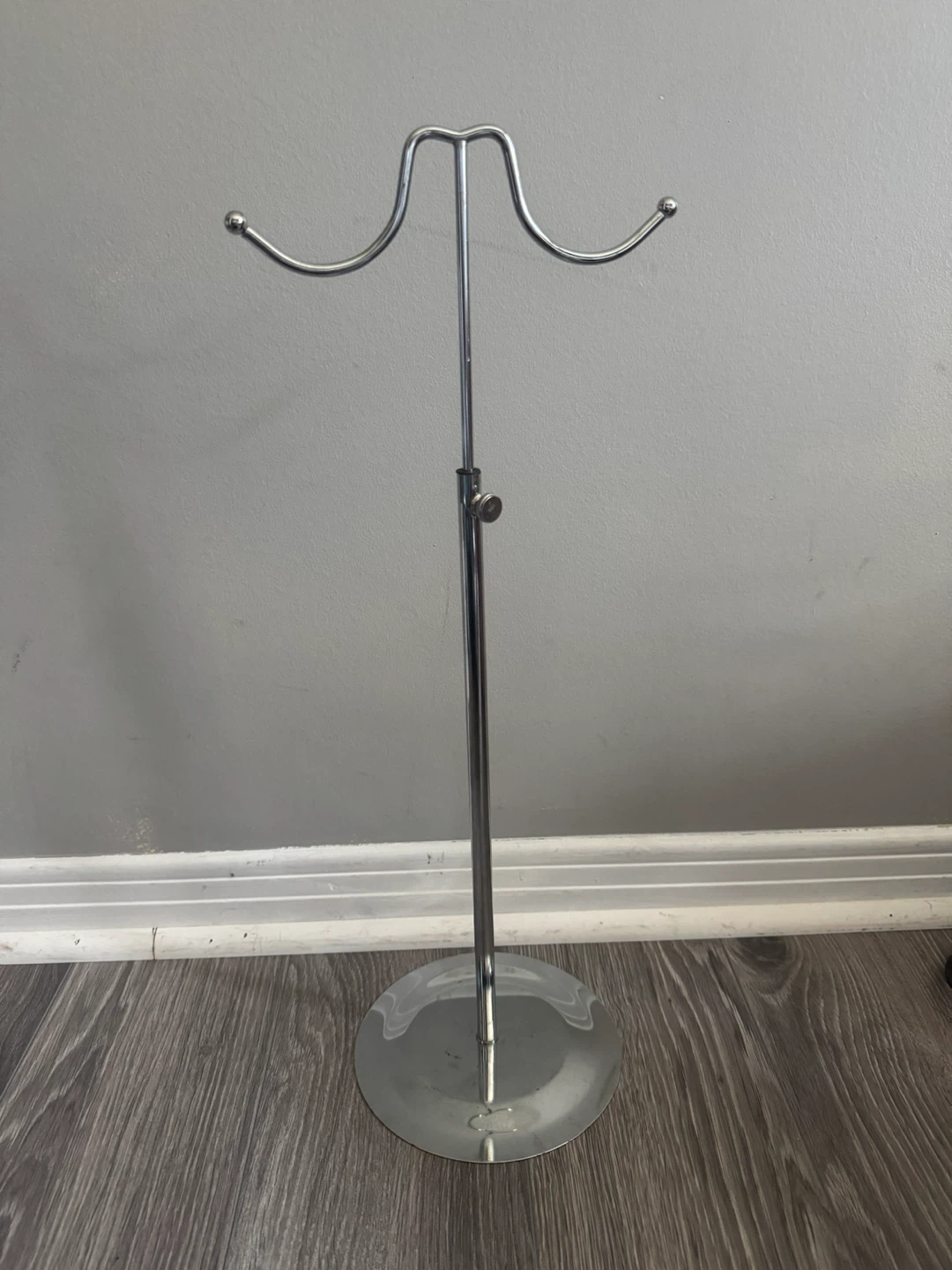 Silver Metal Handbag Display Stand - photo 2