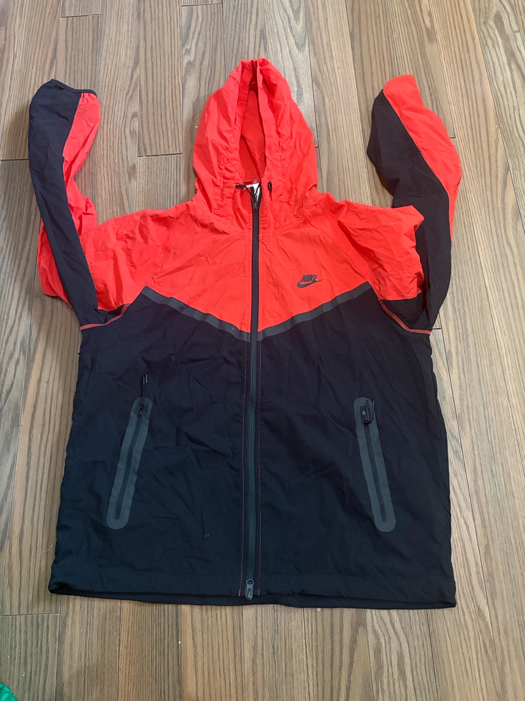 Nike Windbreaker Jacket - Red/Black