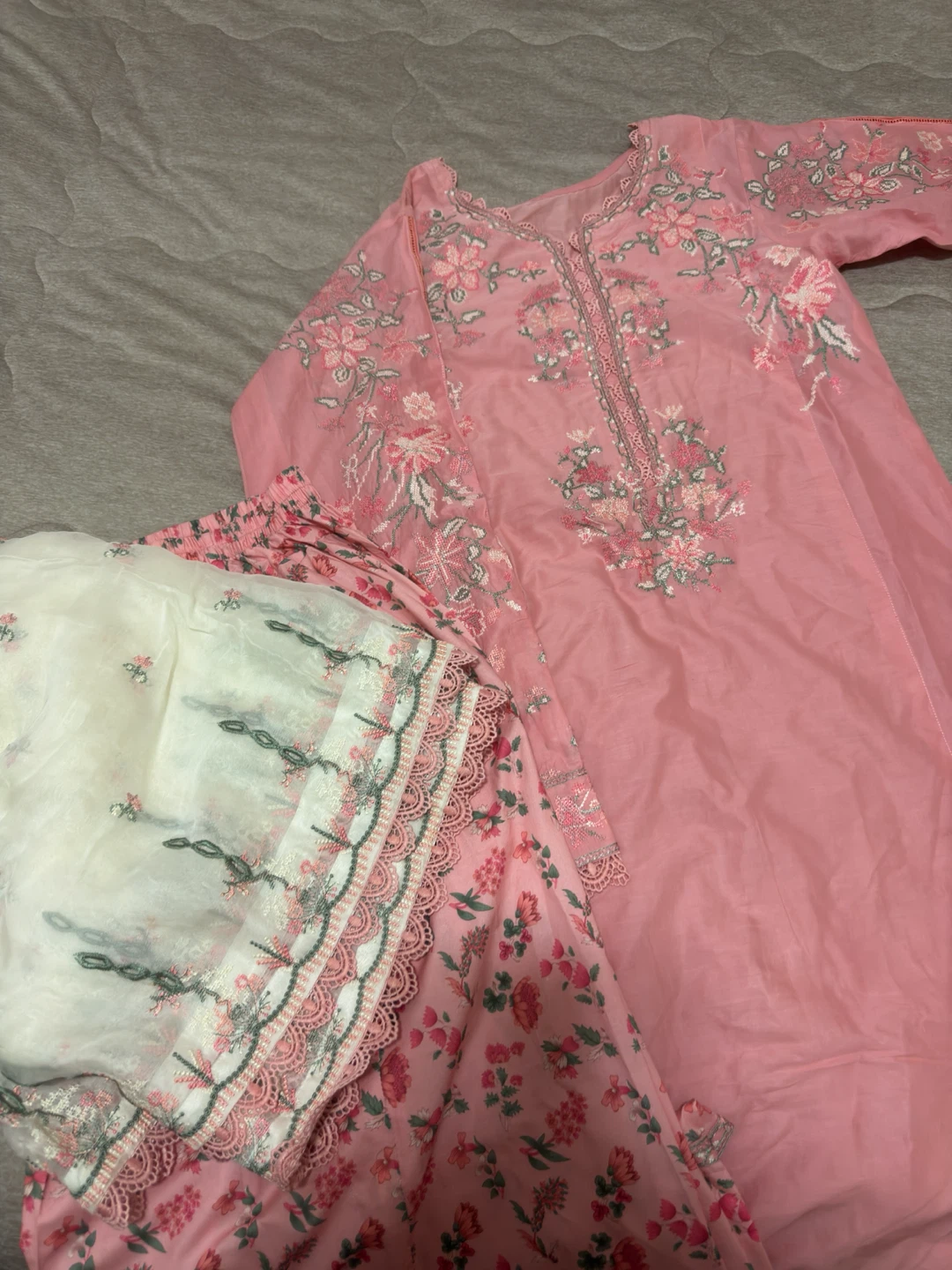 Hussain Rehar Pink Embroidered Lawn Suit - Medium - photo 2