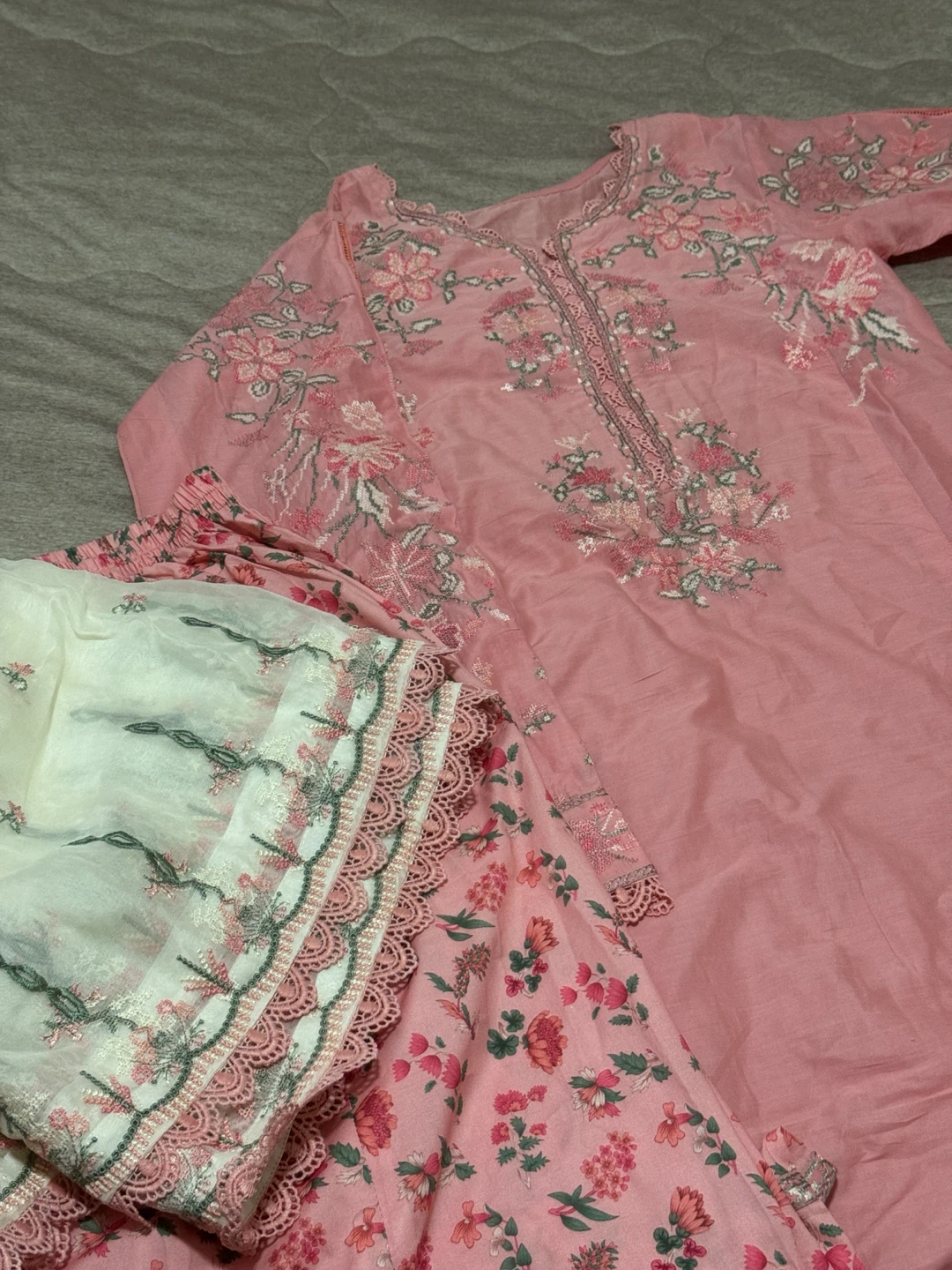 Hussain Rehar Pink Embroidered Lawn Suit - Medium - photo 3