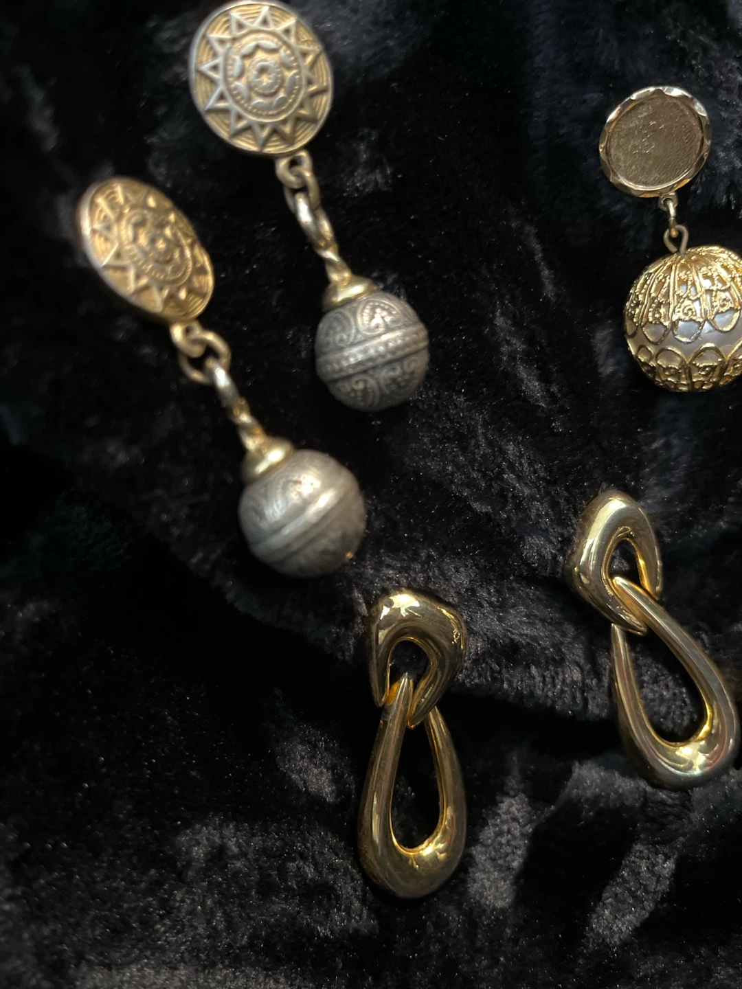 Assorted Gold & Silvertone earrings - photo 3