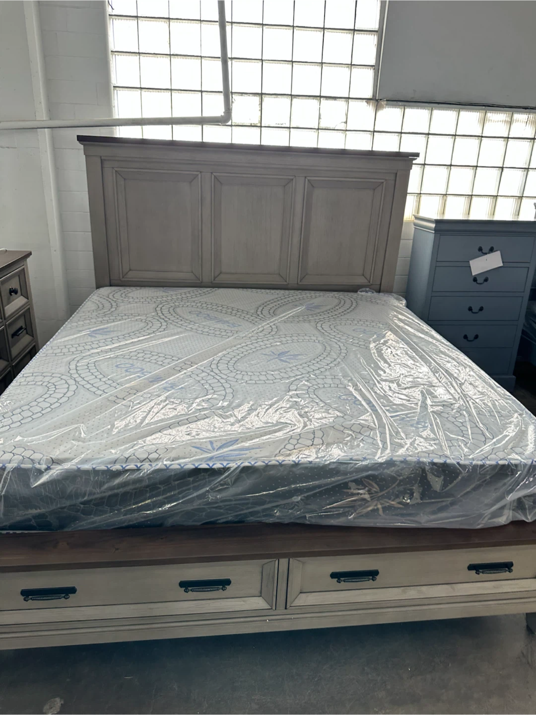 Royal Brand Bedroom Furniture Set - photo 4