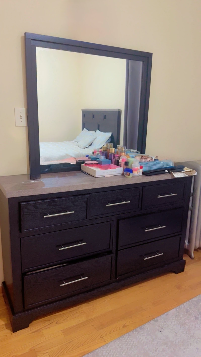 A bedroom set including mattress - photo 3