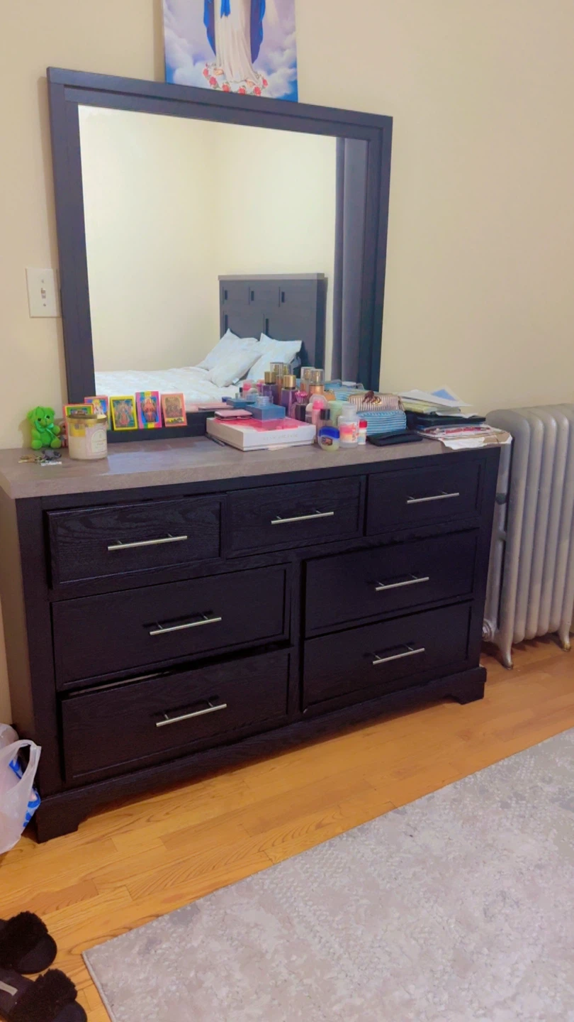 A bedroom set including mattress - photo 4