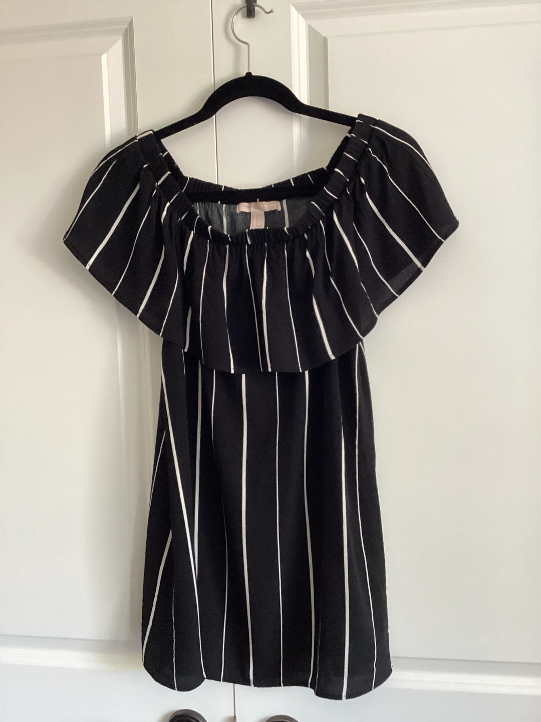 FOREVER 21 BLACK PEASANT TOP