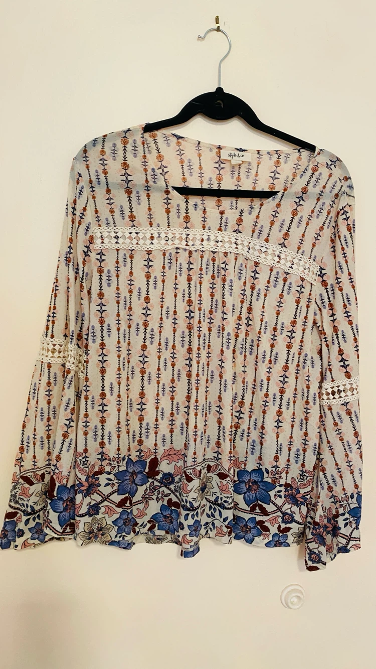 Style and company bell sleeve top size xl