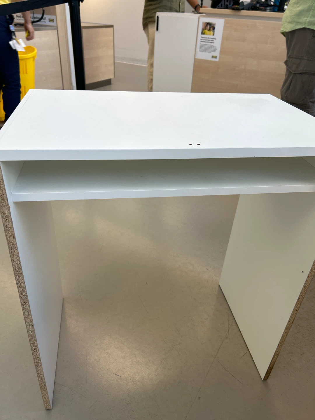 A table - photo 2