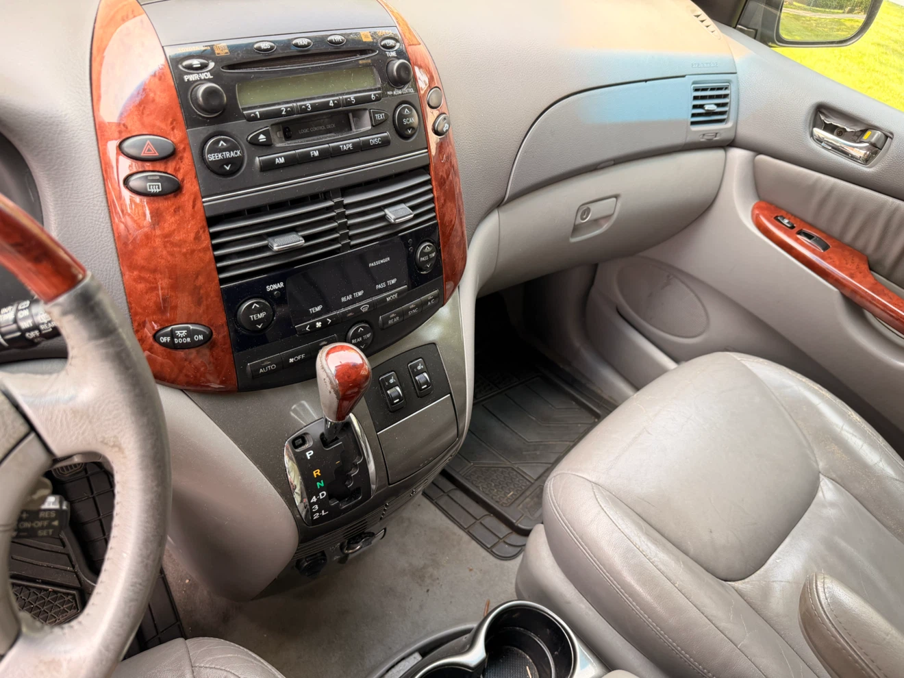 Toyota Sienna Minivan - photo 3