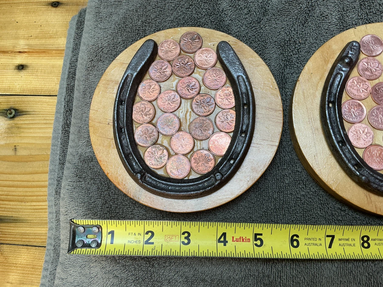 2 Antique Lucky Horseshoes with Canadian pennies on wood plaque - photo 2