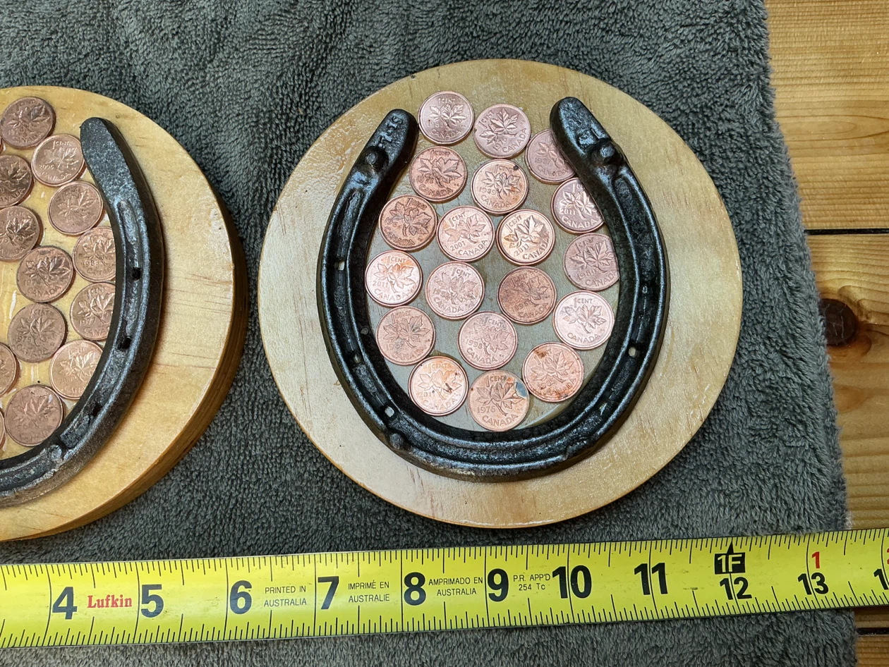 2 Antique Lucky Horseshoes with Canadian pennies on wood plaque - photo 3
