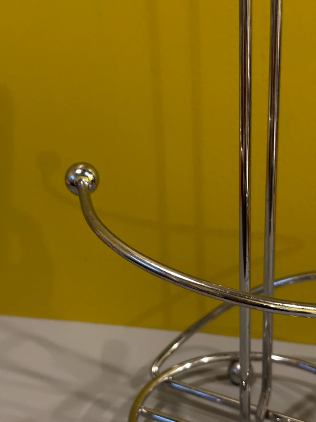 Silver Metal Swirl Paper Towel Holder - photo 3