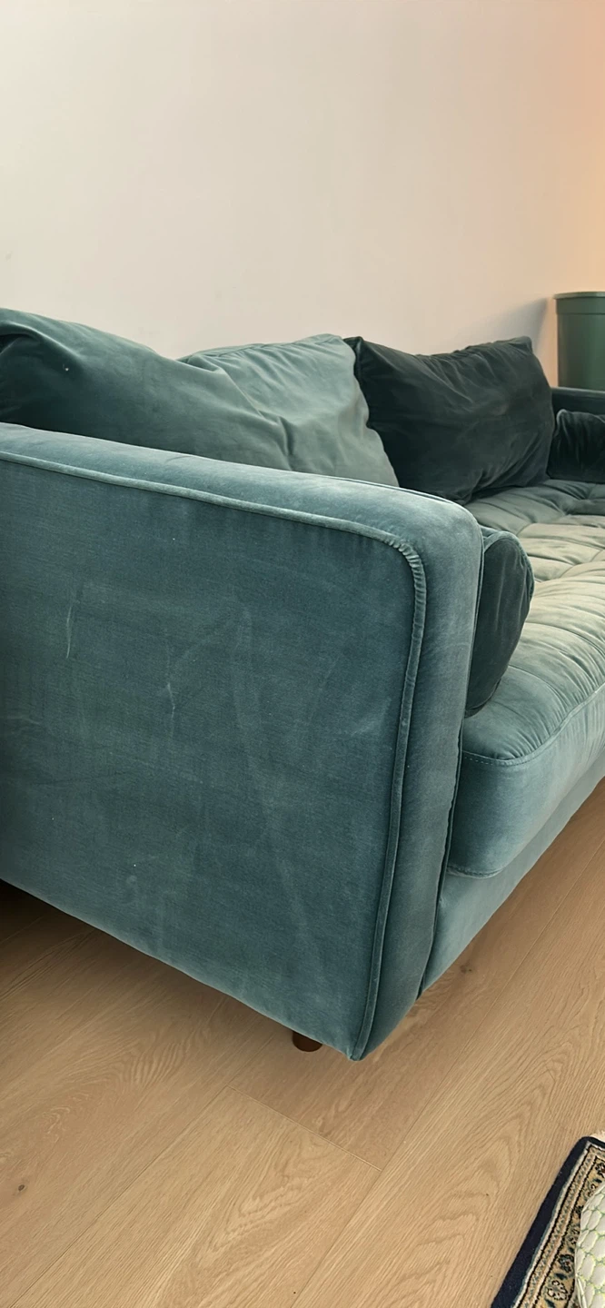 Beautiful three seater velvet sofa - photo 3