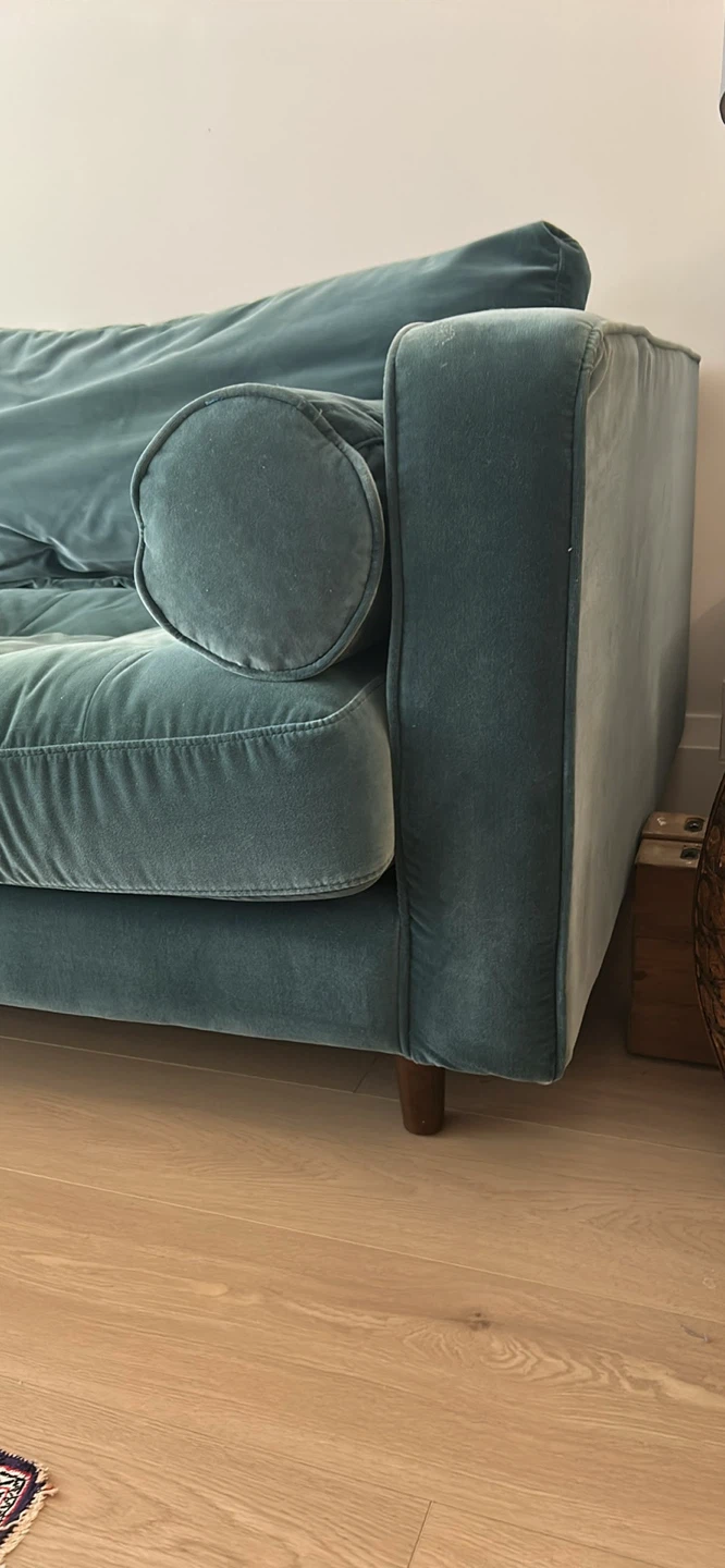 Beautiful three seater velvet sofa - photo 4