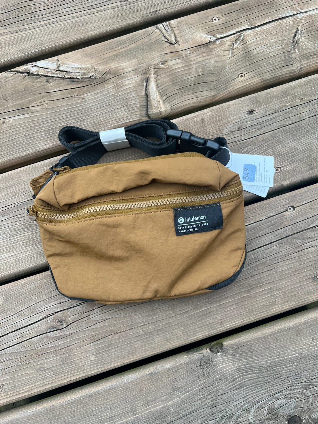 BNWT lululemon 2L belt bag