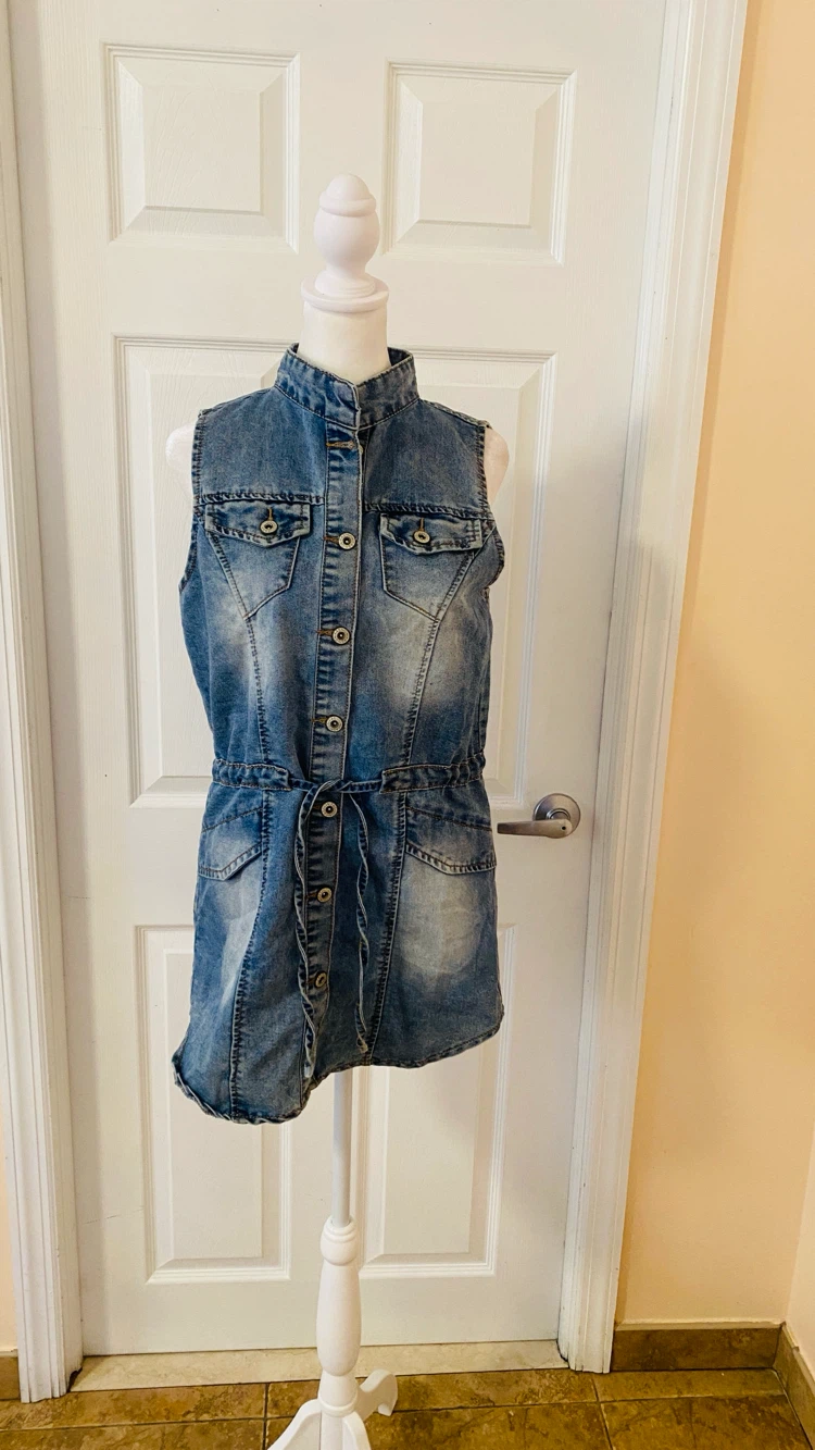 Sleeveless denim utility vest size m