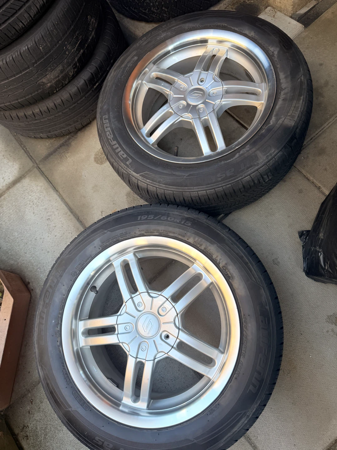 Set of 4 Alloy Wheels with Tires