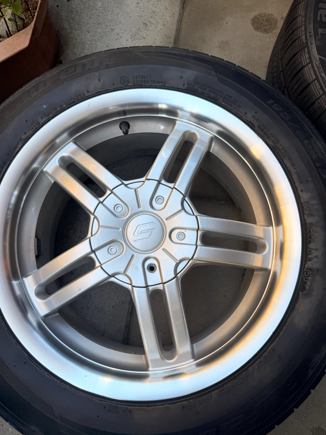 Set of 4 Alloy Wheels with Tires - photo 2