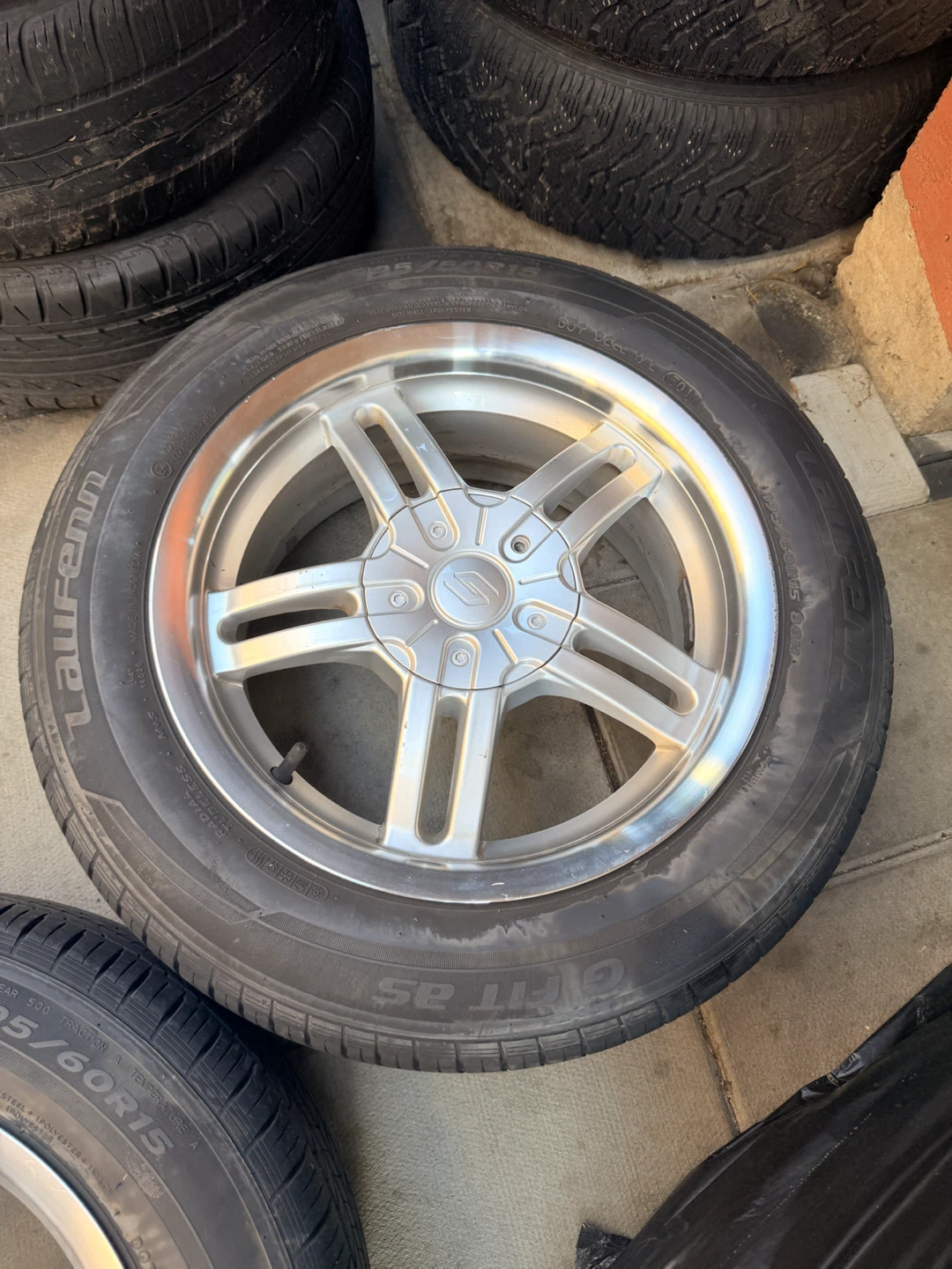Set of 4 Alloy Wheels with Tires - photo 3