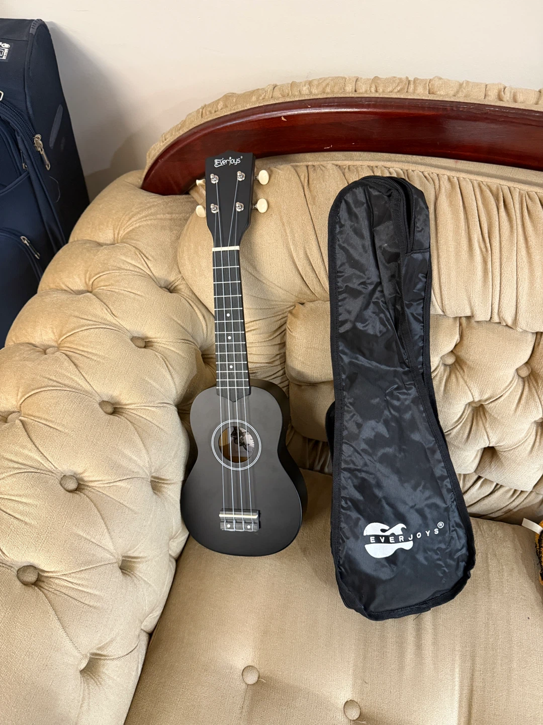 Everjoys Black Ukulele with Gig Bag - photo 2