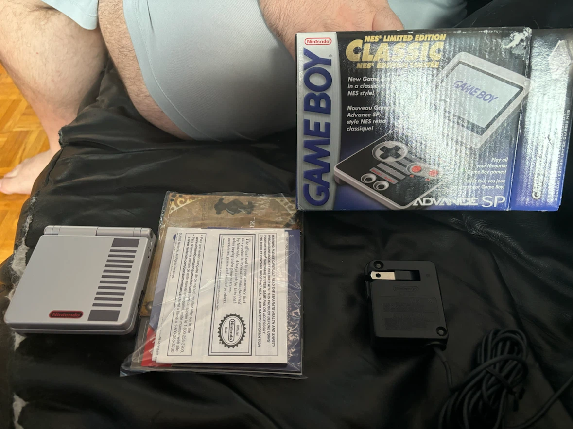 Nintendo Game Boy Advance SP NES Limited Edition - photo 4