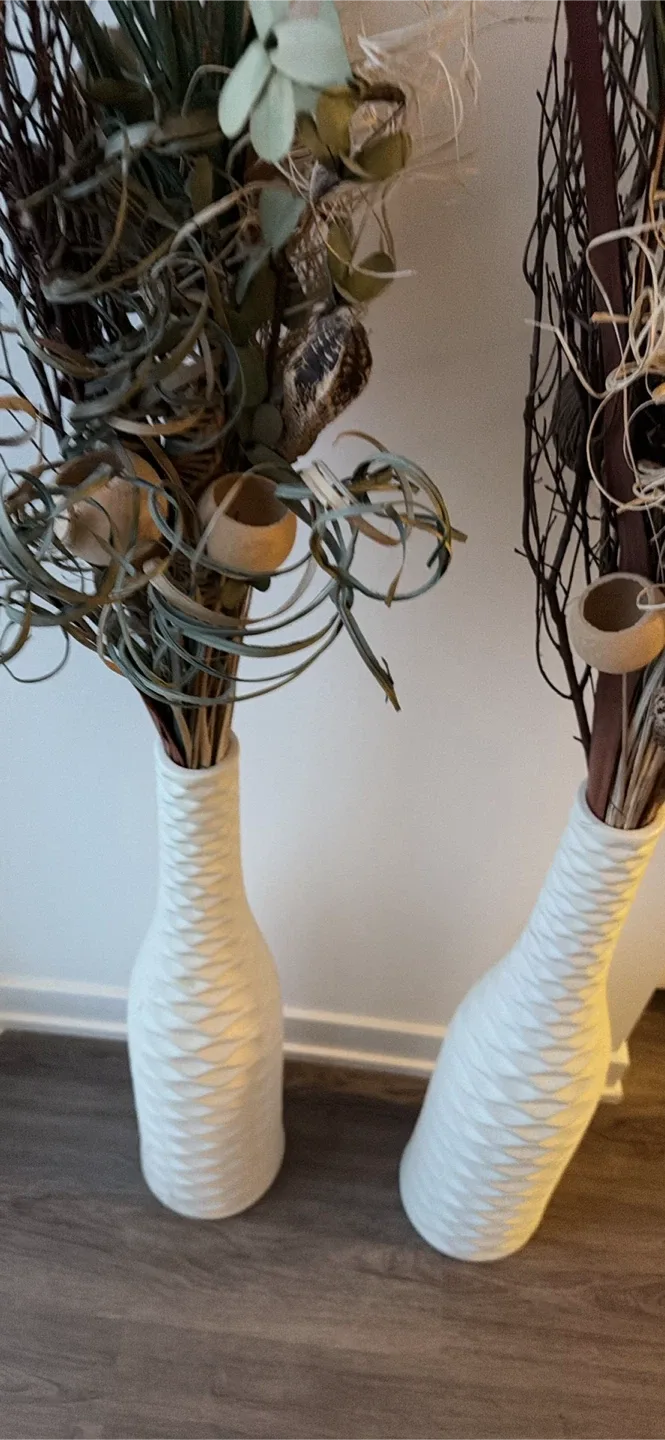 Set of 2 Tall White Textured Vases - photo 3