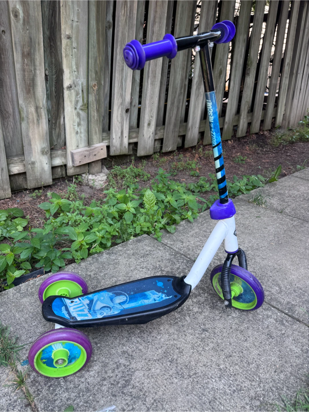Kids' 3-Wheel Scooter - Buzz to the Rescue!