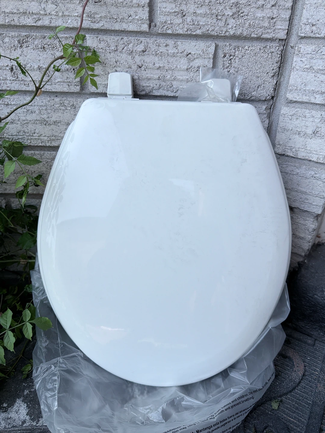 White Toilet Seat with Lid - photo 3