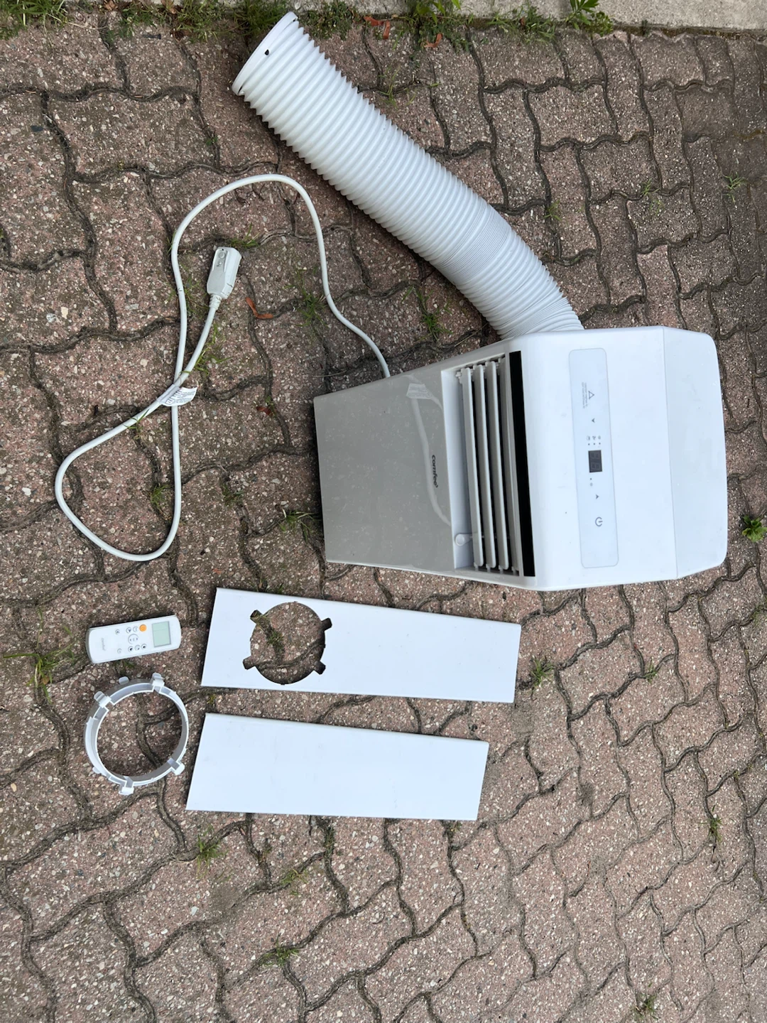 Comfee Portable Air Conditioner - 6000 BTU (Like New) - photo 3