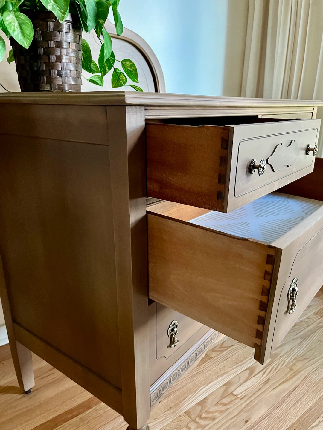 Refinished Vintage Solid Wood Dresser - photo 5