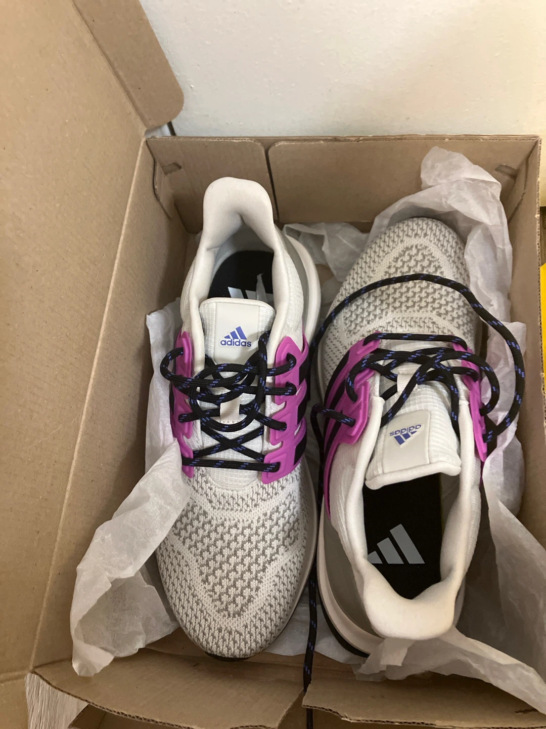 NEW UK 5 Woman Adidas Running Shoes - photo 2