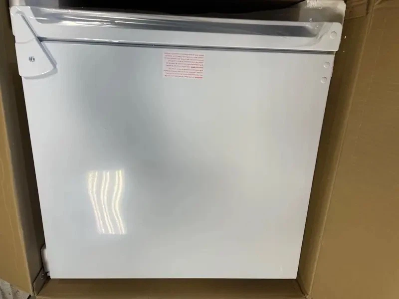 GE 24″ 5.6 Cu. Ft. Mini Fridge -White - photo 3