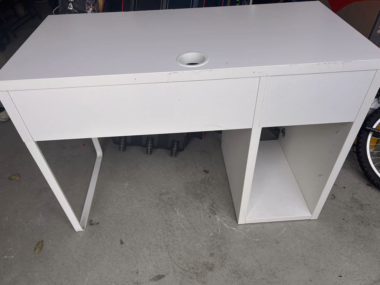 White Computer Desk with Hutch and whiteboard - photo 5