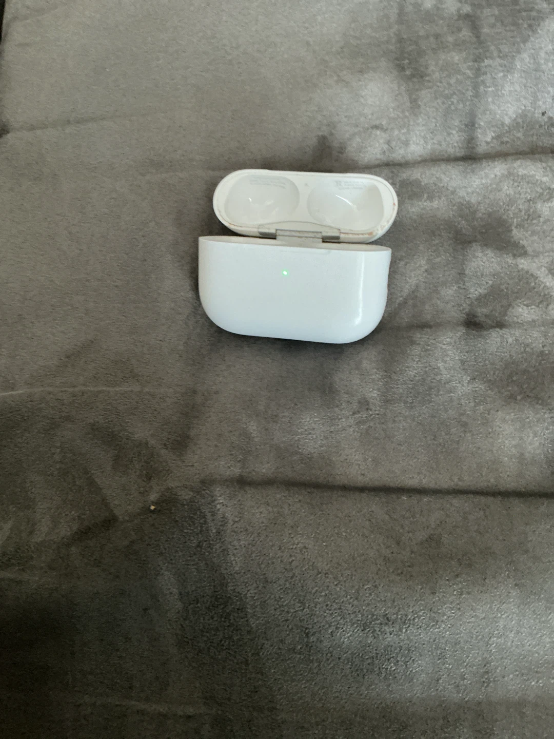 Apple AirPods Pro  2nd gen Charging Case - photo 2