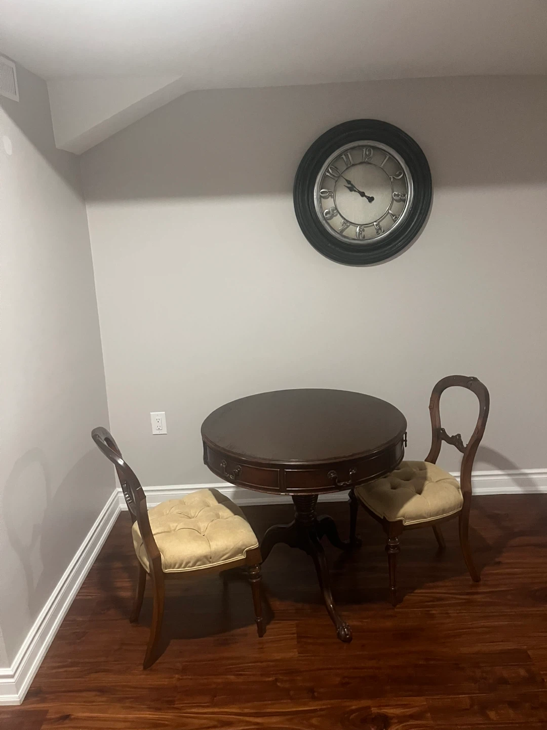 Round Accent Table with 2 Chairs