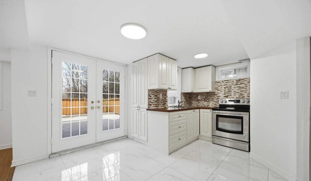 Walkout Basement for rent in Richmond Hill - photo 3