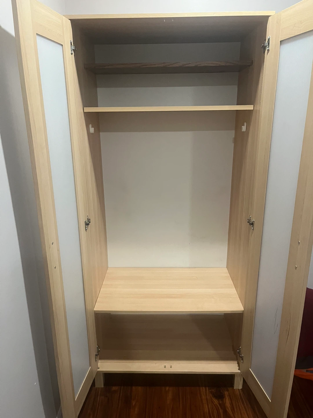 Light Wood Wardrobe with Frosted Doors - photo 2