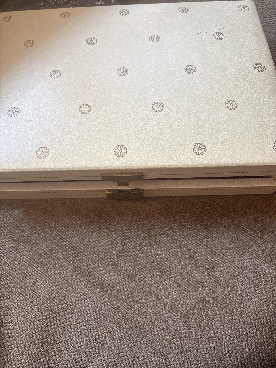 Assorted Costume Jewellery Collection in Jewellery Box - photo 2