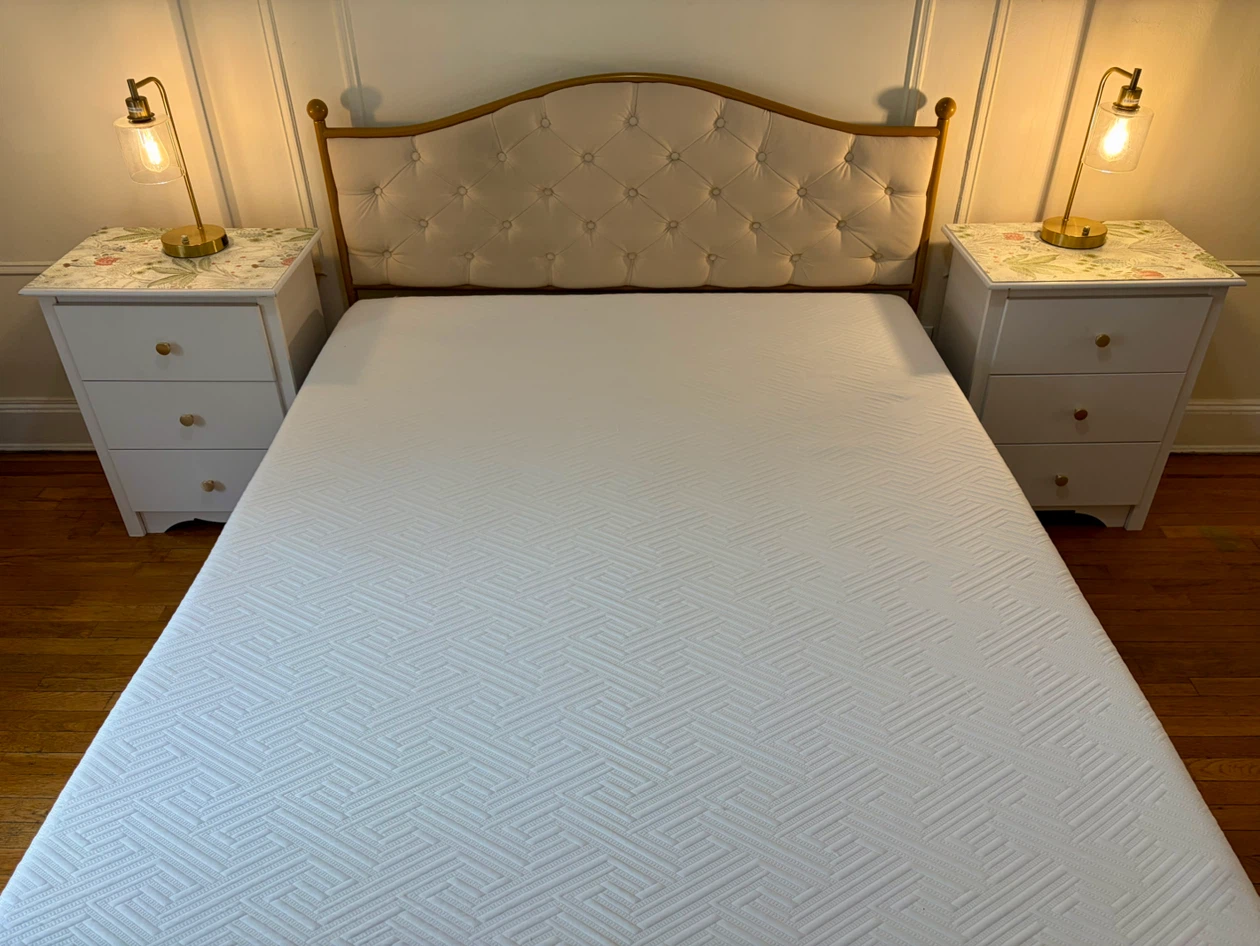 Queen Platform Bed Frame and Memory Foam Mattress - photo 2