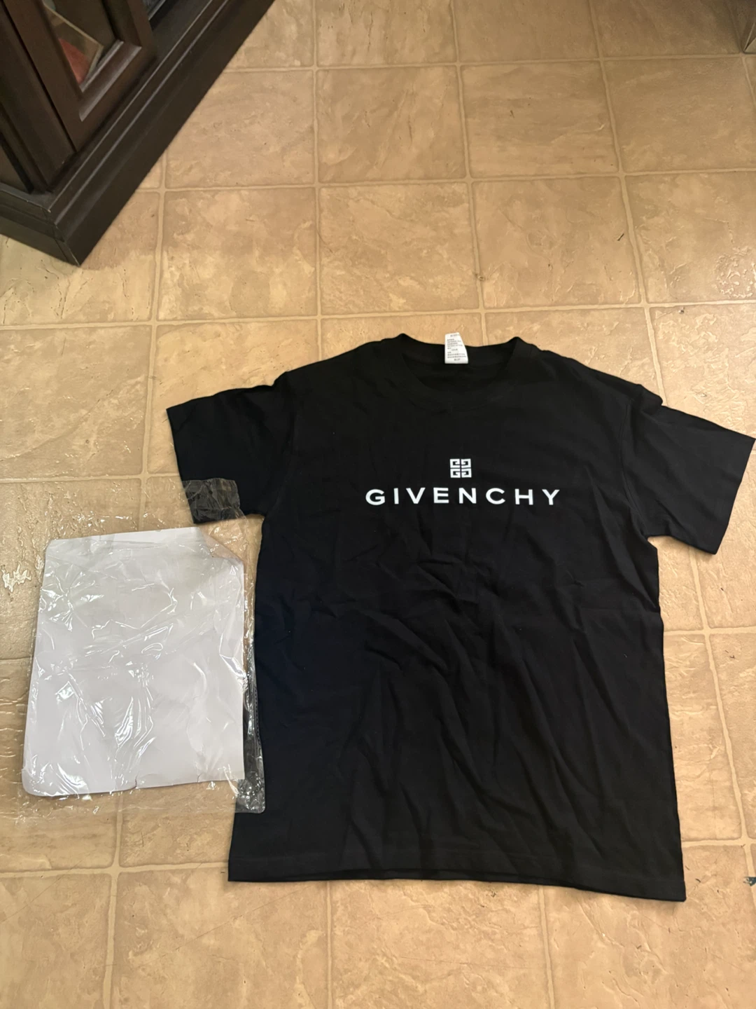 Givenchy black T-shirt - photo 2