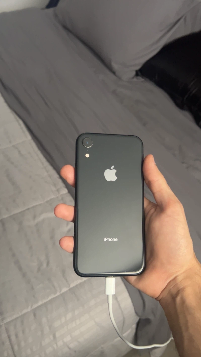 iPhone XR(Cracked Screen) - photo 2
