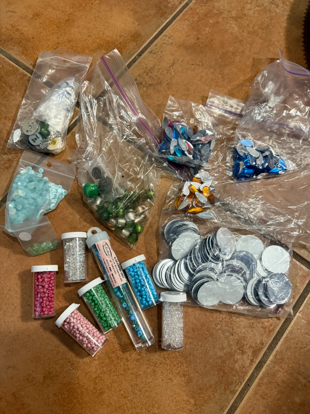 Mixed Craft Beads and Sequins Lot - photo 5