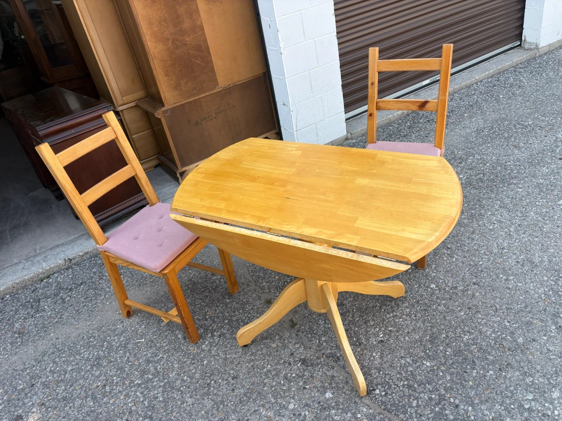 Free delivery used Drop-leaf Dining Table with 2 Chairs - photo 2